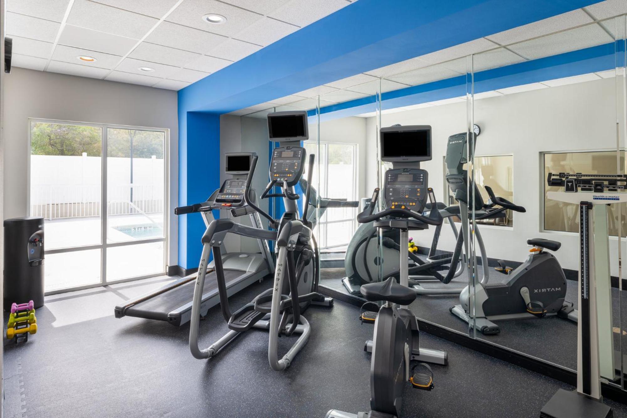 Holiday Inn Express - Spring Hill By Ihg Экстерьер фото