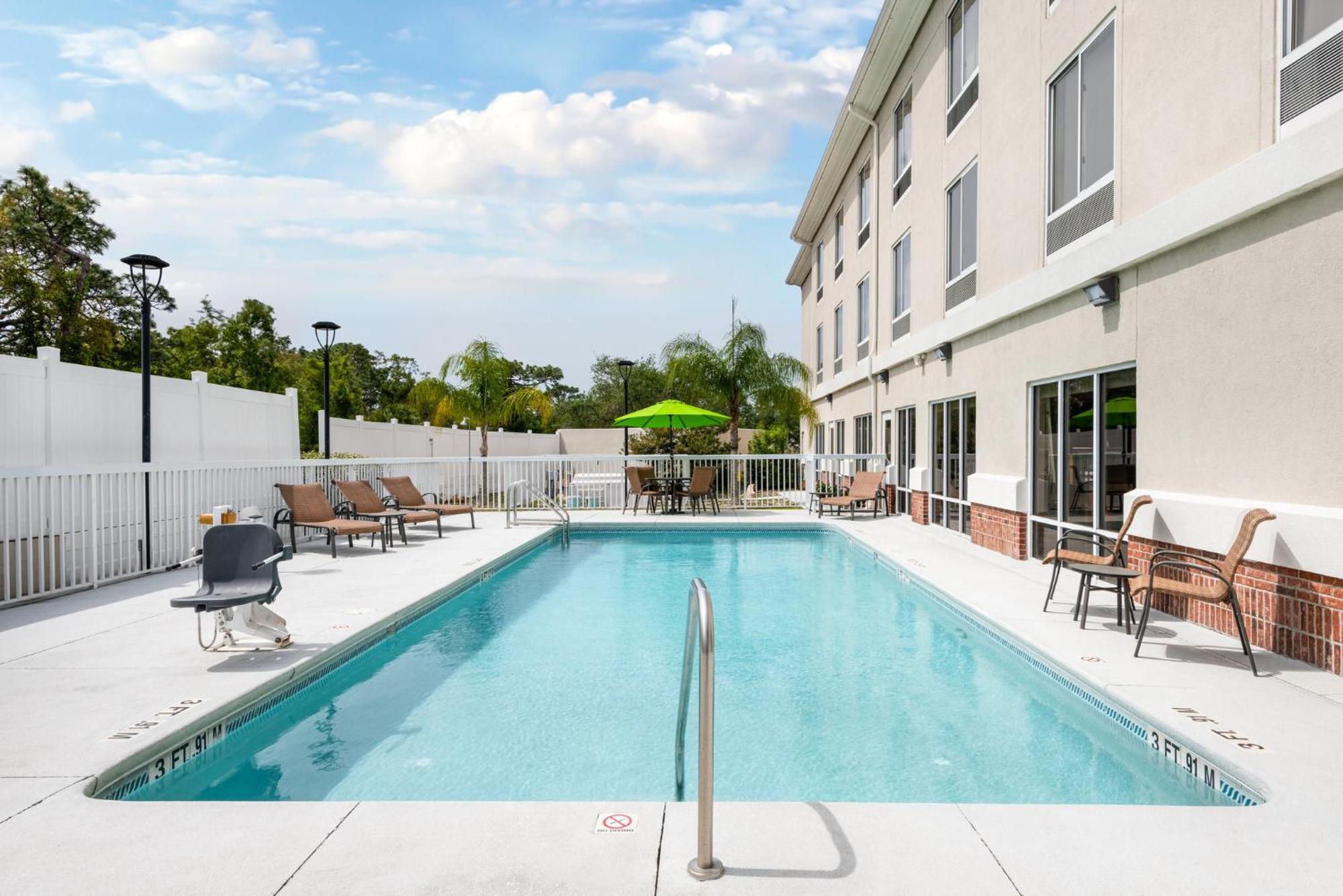 Holiday Inn Express - Spring Hill By Ihg Экстерьер фото