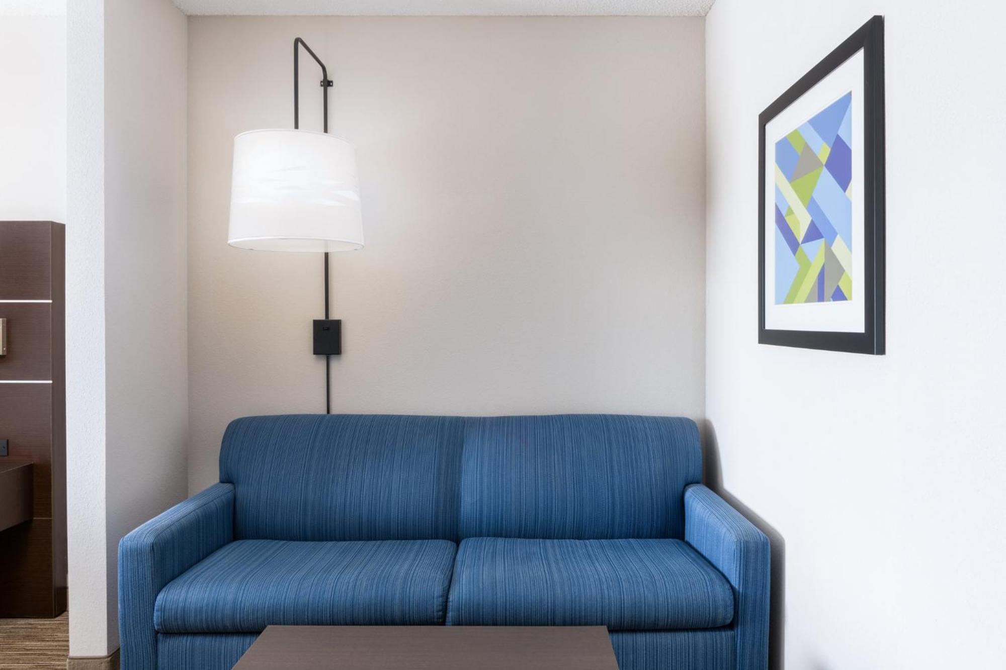 Holiday Inn Express - Spring Hill By Ihg Экстерьер фото