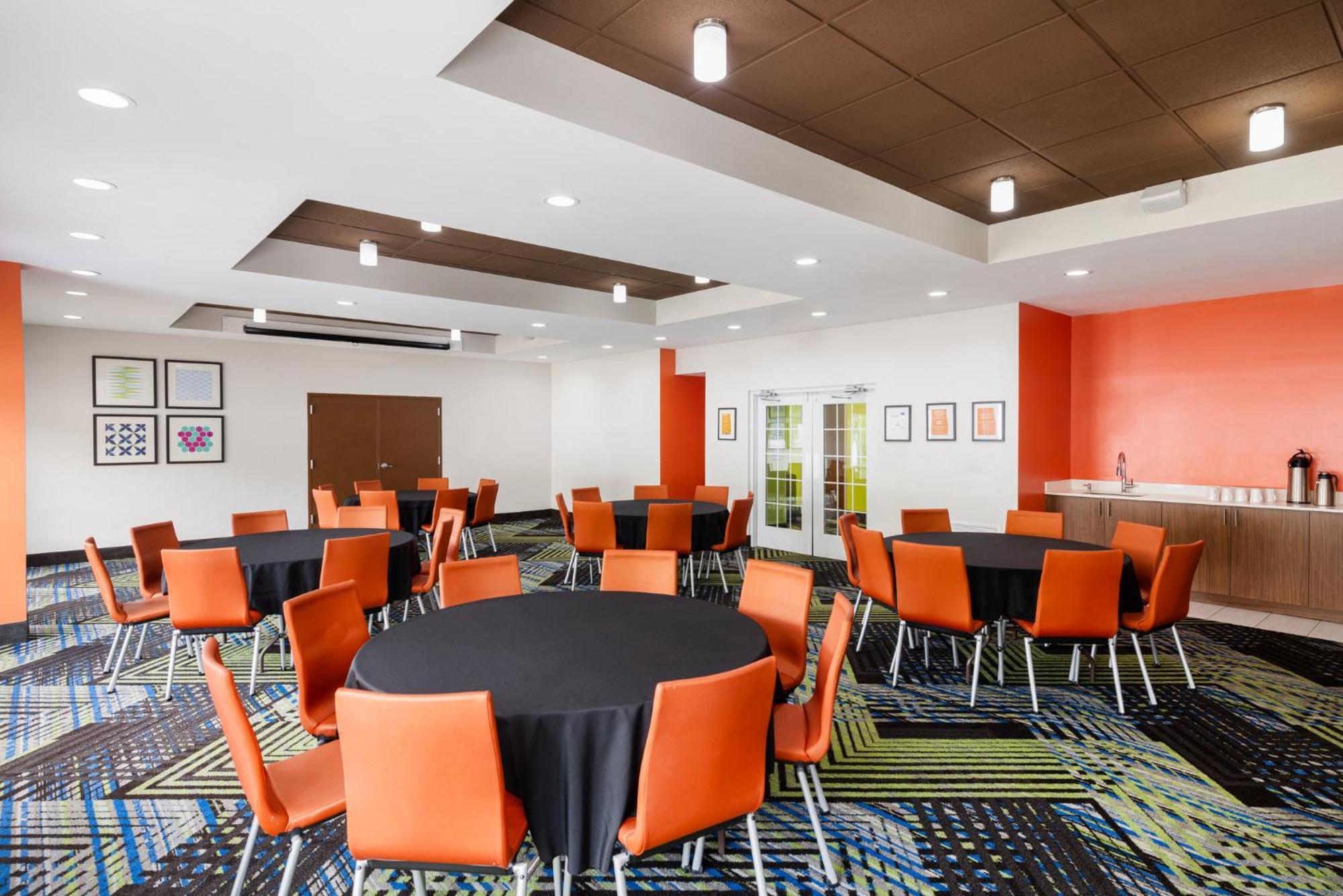 Holiday Inn Express - Spring Hill By Ihg Экстерьер фото