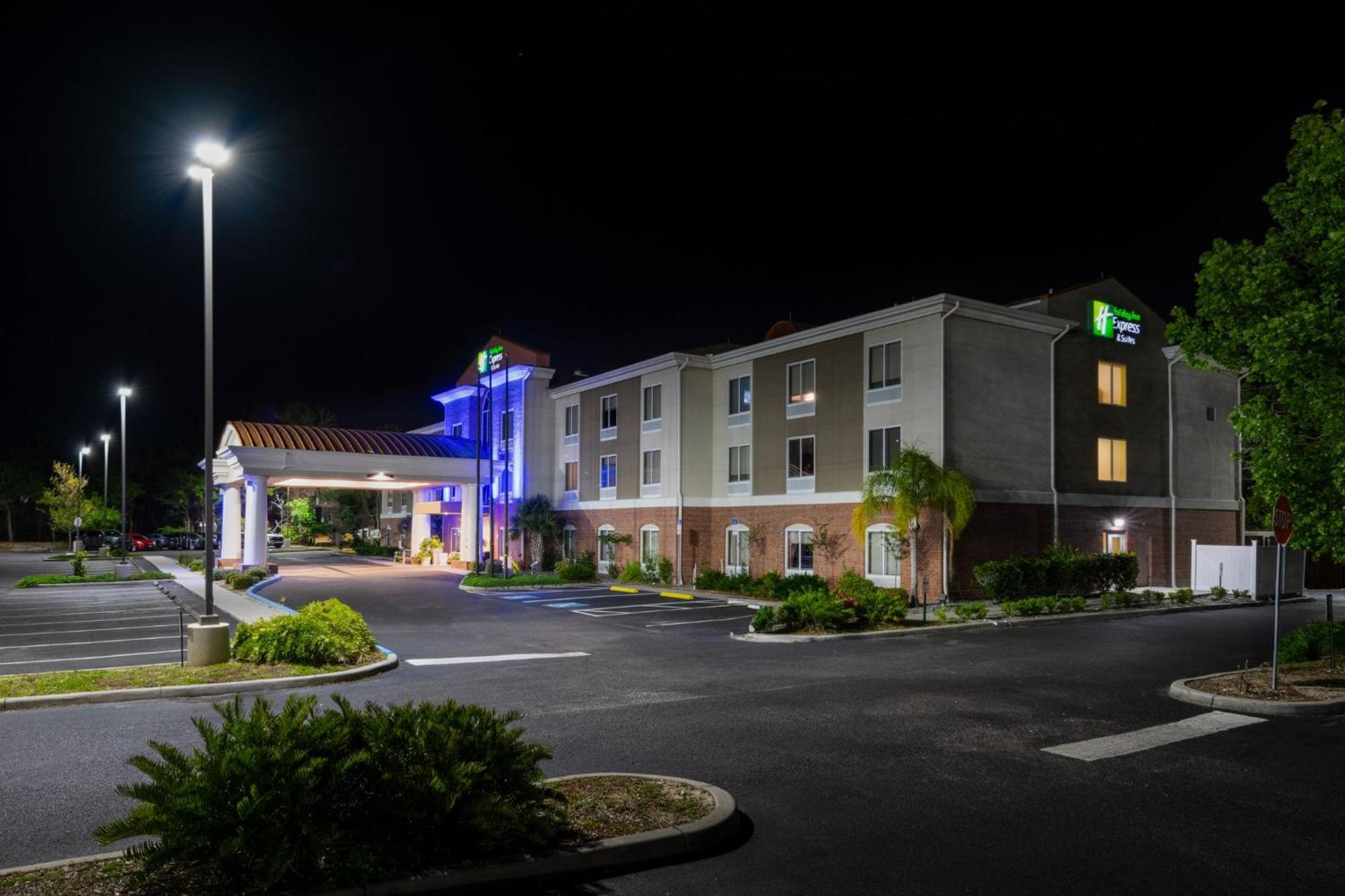 Holiday Inn Express - Spring Hill By Ihg Экстерьер фото