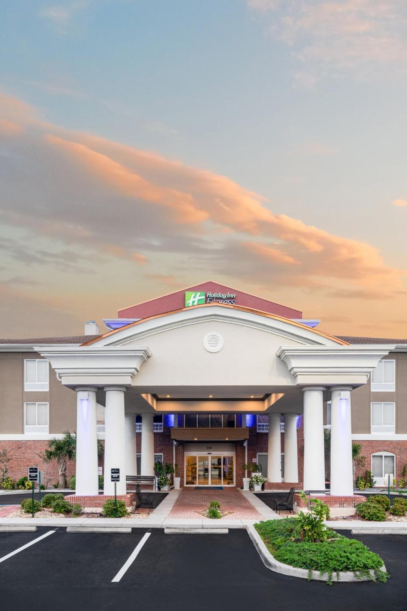 Holiday Inn Express - Spring Hill By Ihg Экстерьер фото