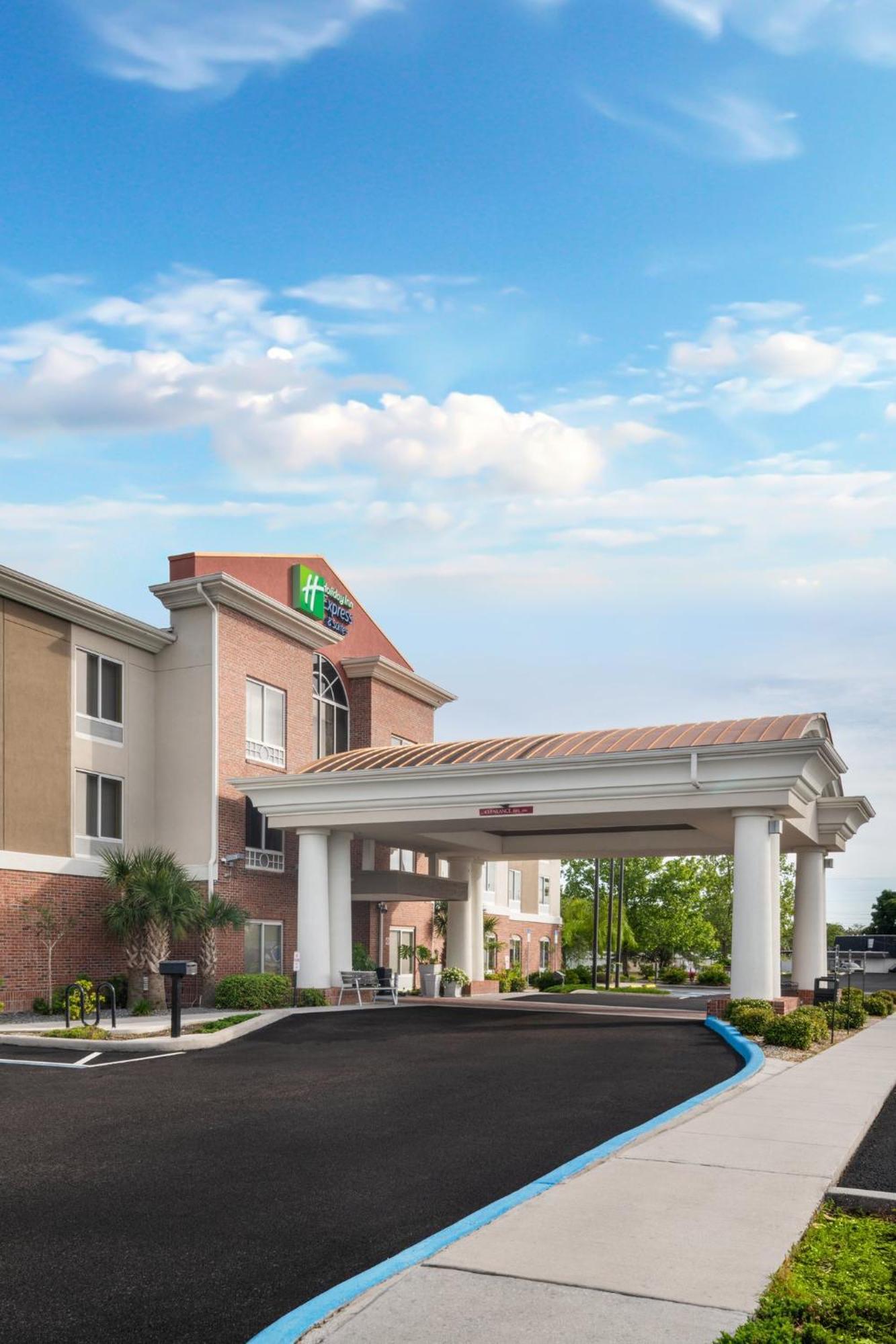 Holiday Inn Express - Spring Hill By Ihg Экстерьер фото